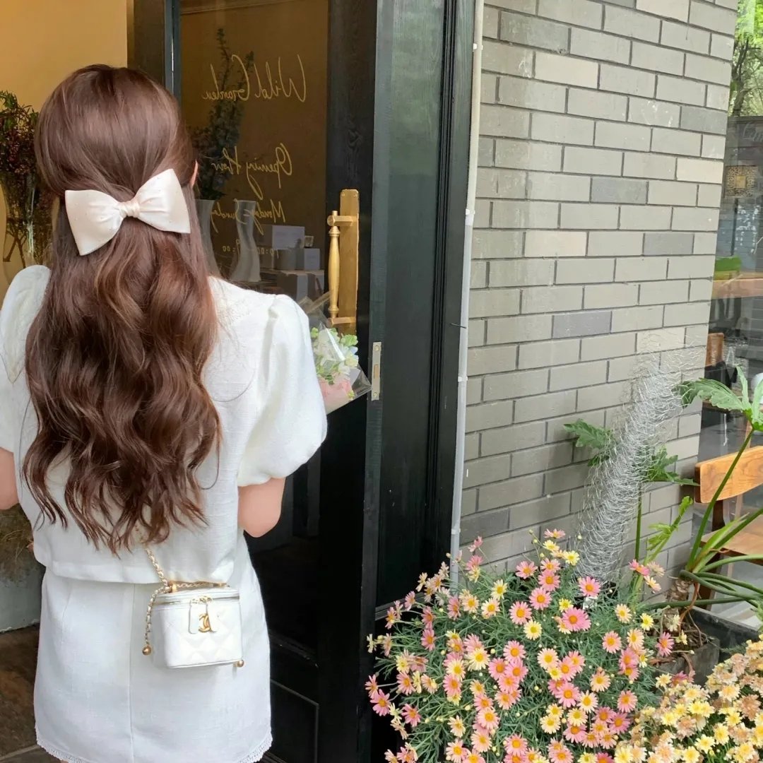 七位女俘虏封面